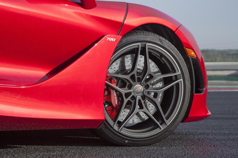 Детали экстерьера McLaren 720S Coupe 2017 года  (NA) (фото 4 из 31)